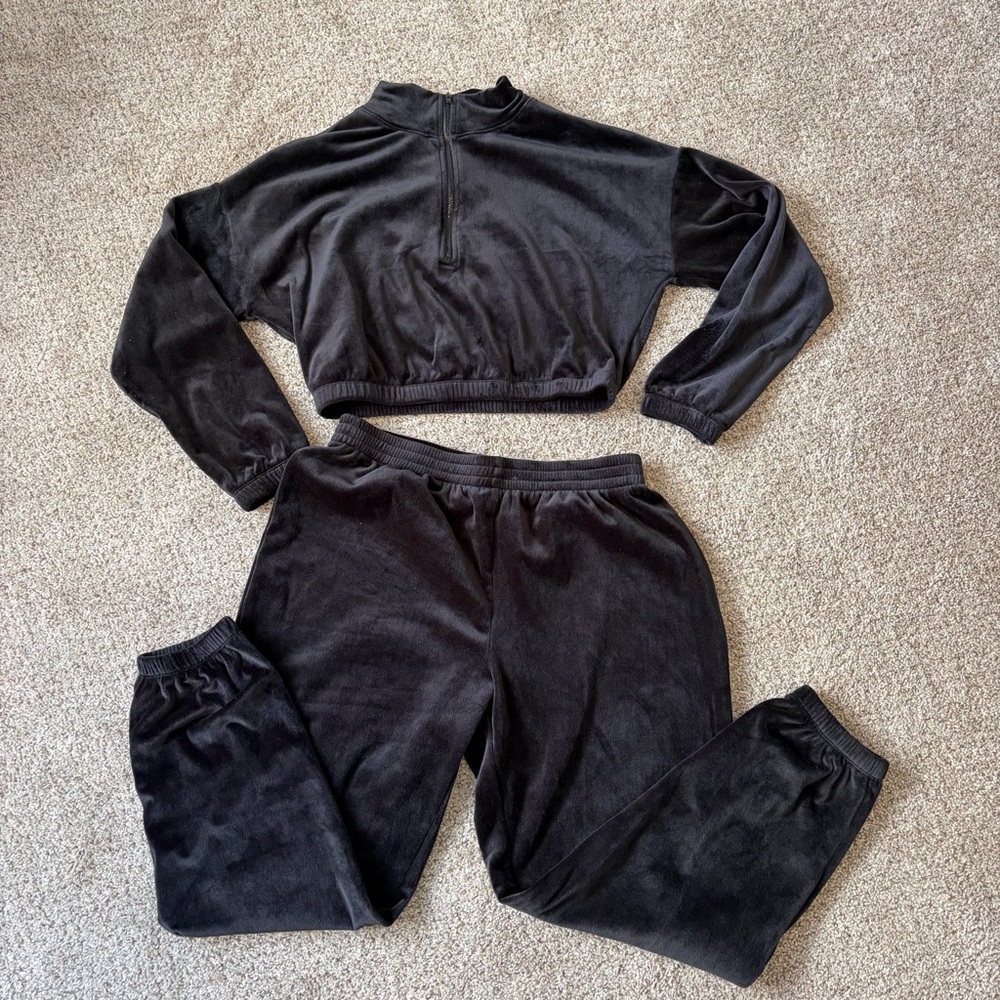Bozzolo Black Velour Jogger Lounge Crop Top and Bottoms